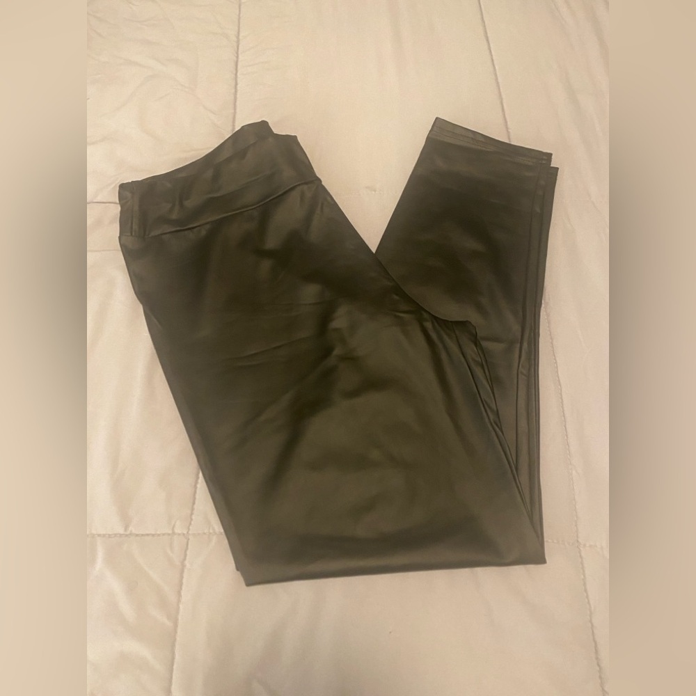 FAUX PATENT LEATHER HIGH RISE BLACK LEGGINGS